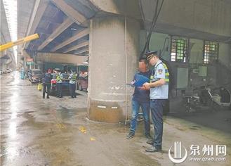 泉廈高速公路成洲特大橋橋下成二手車市場續(xù):部門已要求整改 將逐步清理車輛